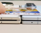 El Galaxy Z Fold7 parece ser más delgado que la versión en blanco marfil del Magic V5 aquí, de derecha a izquierda. (Fuente de la imagen: Ice Universe)