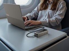 El banco de energía para portátiles de 140 W de Lenovo (en la imagen) ha sido visto en Amazon US. (Fuente de la imagen: Lenovo)