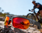 Gafas inteligentes VistaView de Rollme sobre una roca.