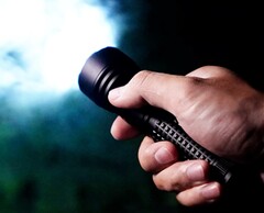 La nueva linterna TerraBeast lleva un láser incorporado (Fuente de la imagen: TerraBeast)