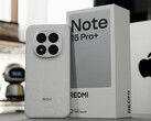 El Redmi Note 15 Pro Plus en su acabado Cedar White con su embalaje de venta al público. (Fuente de la imagen: DSP-Charles)