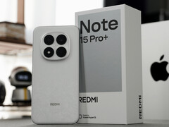 El Redmi Note 15 Pro Plus en su acabado Cedar White con su embalaje de venta al público. (Fuente de la imagen: DSP-Charles)