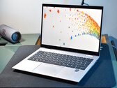 Análisis del portátil HP EliteBook x360 830 G10: Convertible metálico con pantalla táctil antirreflejos