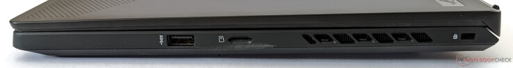 Lado derecho: Un puerto USB-A 3.2 Gen 1, lector de tarjetas microSD, ranura de seguridad Kensington