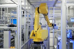 Robot de fábrica de baterías de cuchillas FinDreams (imagen: BYD)