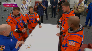 Juego de cartas previo a la misión