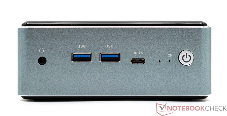 Frontal: toma de audio de 3,5 mm (salida de línea + entrada de micrófono), 2x USB 3.2, 1x USB-C (3.2 Gen 2 + DisplayPort 1.4), encendido
