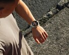 La versión de software 6.17 ya está disponible para los relojes inteligentes Forerunner 570 (en la imagen) y Foreruuner 970. (Fuente de la imagen: Garmin)