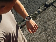 La versión de software 6.17 ya está disponible para los relojes inteligentes Forerunner 570 (en la imagen) y Foreruuner 970. (Fuente de la imagen: Garmin)