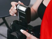 El Godox iA32 también es compatible con las cámaras Leica. (Fuente de la imagen: Godox)