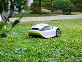 El robot cortacésped HYgreen GOMOW estará disponible para pedidos anticipados en julio. (Fuente de la imagen: HYgreen)