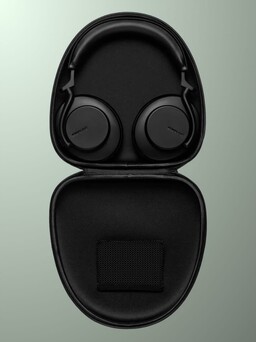 Los auriculares se pueden plegar en el estuche rígido incluido (Fuente de la imagen: Shure)