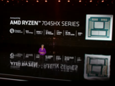 El CEO de AMD presenta en CES 2023 la gama Dragon Range-HX basada en chips para portátiles de entusiastas. (Imagen: Keynote de AMD en CES 2023)