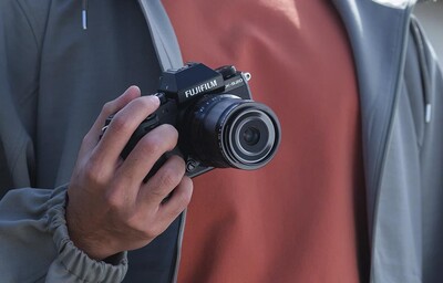 El estilo retro y los controles táctiles de la Fujifilm X-S20 son características infravaloradas que podrían convencer a los fotógrafos a los que les guste este tipo de cosas. (Fuente de la imagen: Fujifilm)