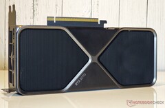 Los 24 GB de VRAM de la RTX 5090 móvil pueden ayudarla a superar a la RTX 5070 de sobremesa en resoluciones y ajustes gráficos más altos (Fuente de la imagen: Notebookcheck)