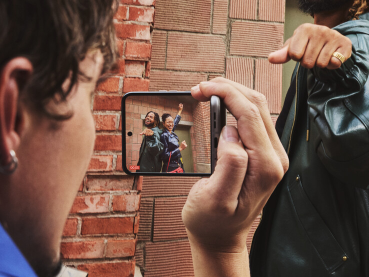 Motorola preinstala Android 16 en el Razr 70.