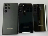 El Galaxy S22 Note, el Galaxy S22 Plus y el Galaxy S22 de izquierda a derecha. (Fuente de la imagen: @heyitsyogesh)