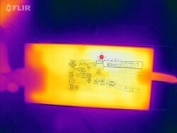 La fuente de alimentación de 230 W después de una hora de juego