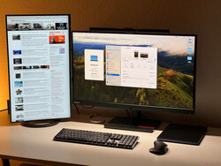 El MacBook Air 13 M3 se utiliza con dos pantallas externas.