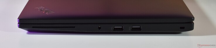 derecha: Lector Smarcard, audio de 3,5 mm, USB-A 2.0, USB-A 3.2 Gen 1, ranura para bloqueo Kensington