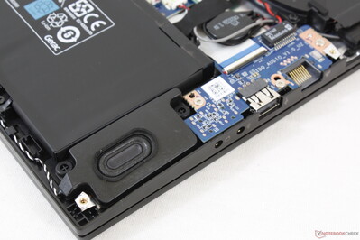 Altavoces estéreo cerca de las esquinas delanteras. El software de audio espacial THX viene preinstalado Altavoces estéreo cerca de las esquinas delanteras. El software de audio espacial THX viene preinstalado
