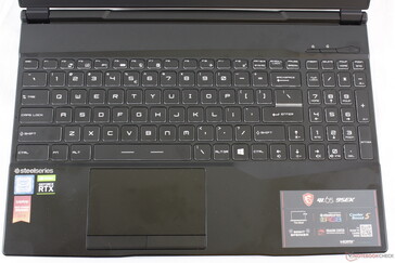 Diseño de teclado SteelSeries familiar con botones Turbo Fan y Dragon Center