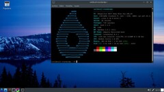 Escritorio OmegaLinux 2026.02.21 con ventana de terminal mostrando la nueva versión base de Arch Linux