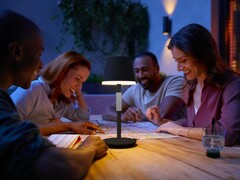 El lanzamiento de la luz Philips Hue Go se ha retrasado hasta principios del próximo año. (Fuente de la imagen: Signify)