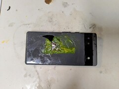 Al menos dos Pixel 6a se han incendiado en el último mes. (Fuente de la imagen: usuario de Reddit u/zaliver)