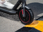 El Xiaomi Electric Scooter 4 Pro tiene neumáticos de 10 pulgadas y puede transportar hasta 120 kg de carga. (Fuente de la imagen: Xiaomi)
