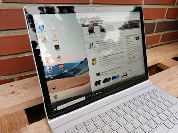 Microsoft Surface Book 13.5 al aire libre