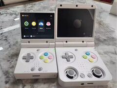 El Miyoo Mini Flip parece mucho más pequeño que el Miyoo Flip existente. (Fuente de la imagen: vía Miyoo Mini Stock Alerts)