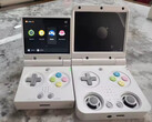 El Miyoo Mini Flip parece mucho más pequeño que el Miyoo Flip existente. (Fuente de la imagen: vía Miyoo Mini Stock Alerts)