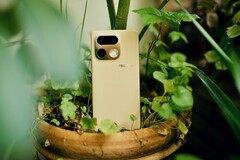 El Realme 16 Pro Plus cuenta con un módulo de cámara reflectante y un tacto especial en la parte trasera.