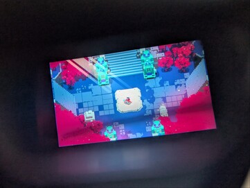 Hyper Light Drifter en la pantalla proyectada dentro del Xreal One Pro