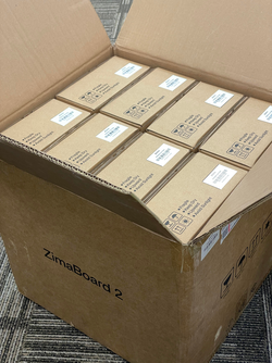 Caja llena de paquetes de ZimaBoard 2. (Fuente de la imagen: IceWhale)