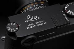 Ausencia intencionada del logotipo circular rojo de Leica para lograr un aspecto discreto (Fuente de la imagen: Leica)