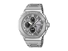 El Casio GMC-B2100ADS-1A parece tener una construcción de varias piezas con transiciones visibles entre el bisel, la parte central de la caja y el fondo.