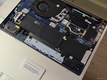 El interior de un Dell Pro 5 con memoria LPCAMM2.