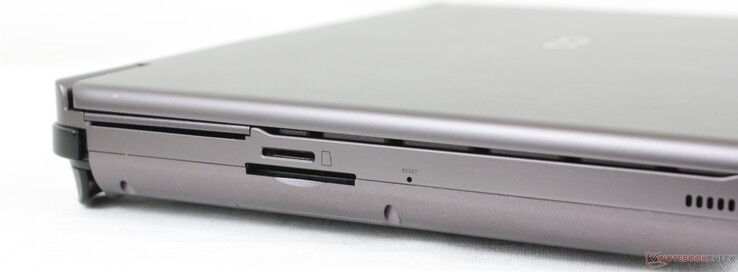 Izquierda: lector de MicroSD, lector de SD