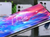 Se espera que el Galaxy S23 Ultra tenga una pantalla más plana que el S22 Ultra. (Fuente de la imagen: @UniverseIce & Technizo Concept - editado)