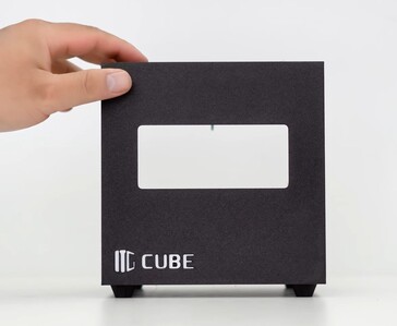 Panel trasero extraíble del ITG Cube que resalta el diseño de la carcasa de dos piezas impresa en 3D