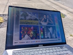 Al aire libre bajo la luz solar directa