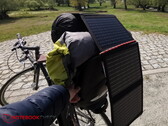 Revisión del panel solar plegable PEARL Revolt de 28 vatios: Perfecto para viajes en bicicleta, senderismo y co