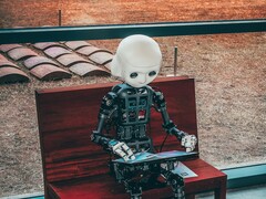 Un robot humanoide sentado