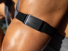 La banda para el brazo Helio de Amazfit (en la imagen) se ha lanzado en EE.UU. y el Reino Unido. (Fuente de la imagen: Amazfit)