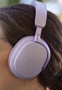 Auriculares supraaurales Vivo en uso