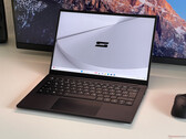 Análisis del Schenker VIA 14 Pro (M24) - Subportátil AMD compacto ahora con Ryzen 8000 y pantalla más brillante