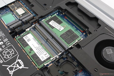 4 ranuras SODIMM. La velocidad de la RAM está limitada a 4800 MHz