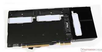 El Compute Element aloja hasta tres SSD M.2-2280.